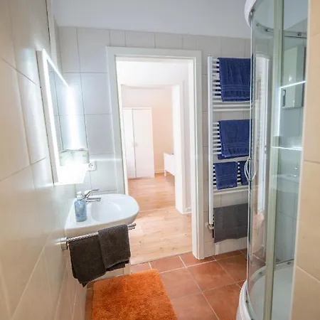 Apartment Mit Kleinem Innenhof Im Erdgeschoss Fuer Bis Zu 4 Personen