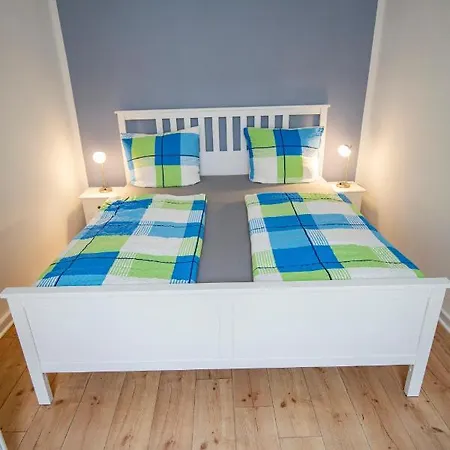 Mit Kleinem Innenhof Im Erdgeschoss Fuer Bis Zu 4 Personen