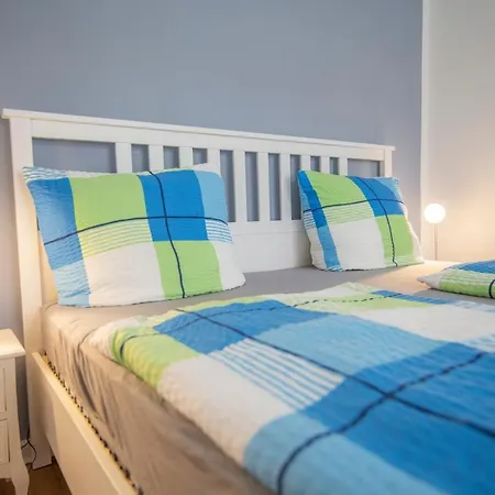 Mit Kleinem Innenhof Im Erdgeschoss Fuer Bis Zu 4 Personen