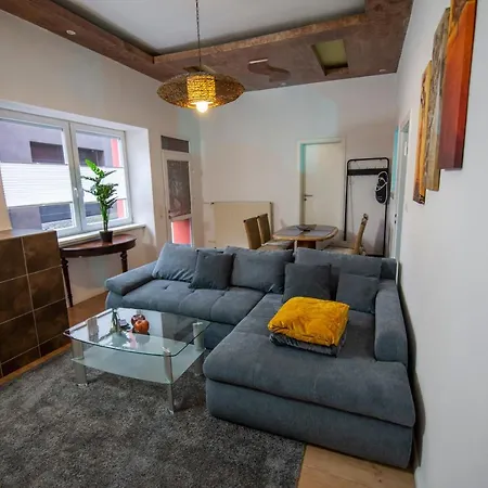 Mit Kleinem Innenhof Im Erdgeschoss Fuer Bis Zu 4 Personen Apartment Klotten
