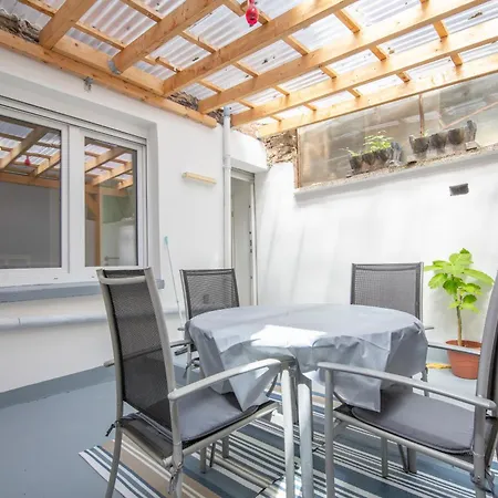 Apartment Mit Kleinem Innenhof Im Erdgeschoss Fuer Bis Zu 4 Personen *